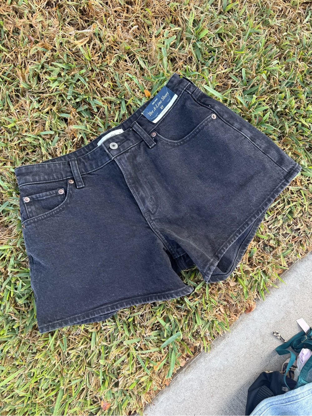 New Abercrombie and Fitch Mid Rise the A Line Short Curve Love 27